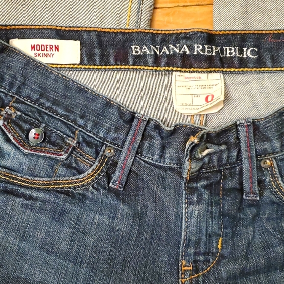 3/$35 Banana Republic Crop Jeans 0 - Picture 3 of 3